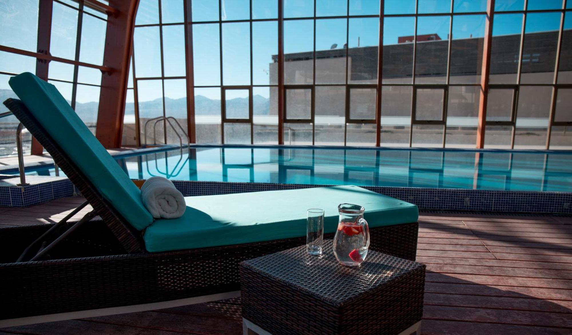 Mds Hotel Calama Esterno foto The swimming pool at the hotel