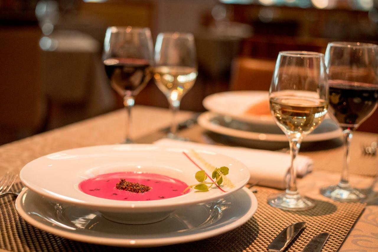 Mds Hotel Calama Esterno foto A meal at a restaurant