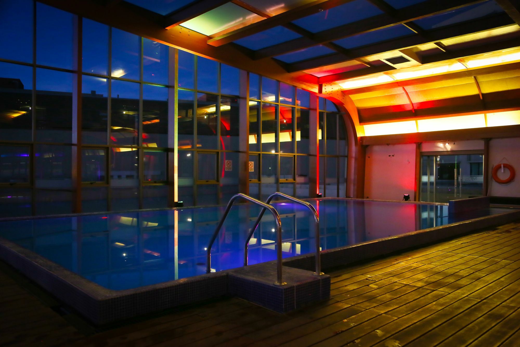 Mds Hotel Calama Esterno foto The pool at the top of the hotel